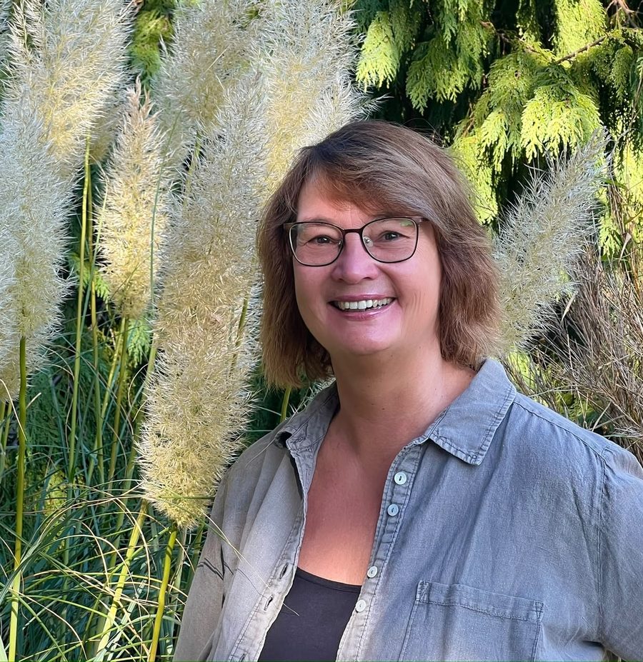 Claudia, Ansprechpartnerin im Büro